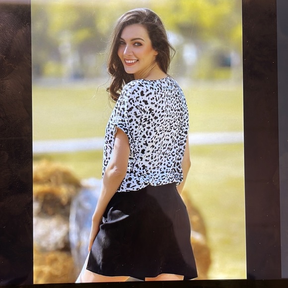 🆕LAST ONE ! 🔥Leopard short sleeve Top 💕 NWT - Picture 3 of 4